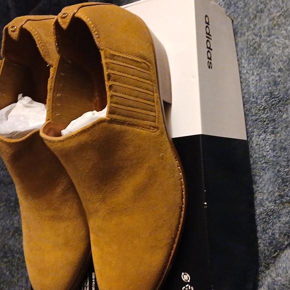 NWT IN OPENED BOX WOMEN'S HEELED SHORT BOOTS COACH - Picture 2 of 10